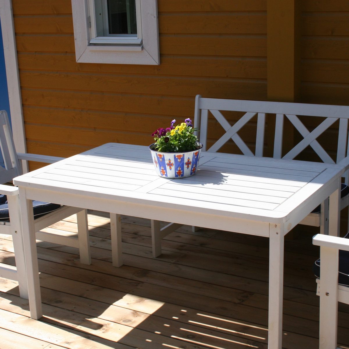 Köpmans terrace with white furniture