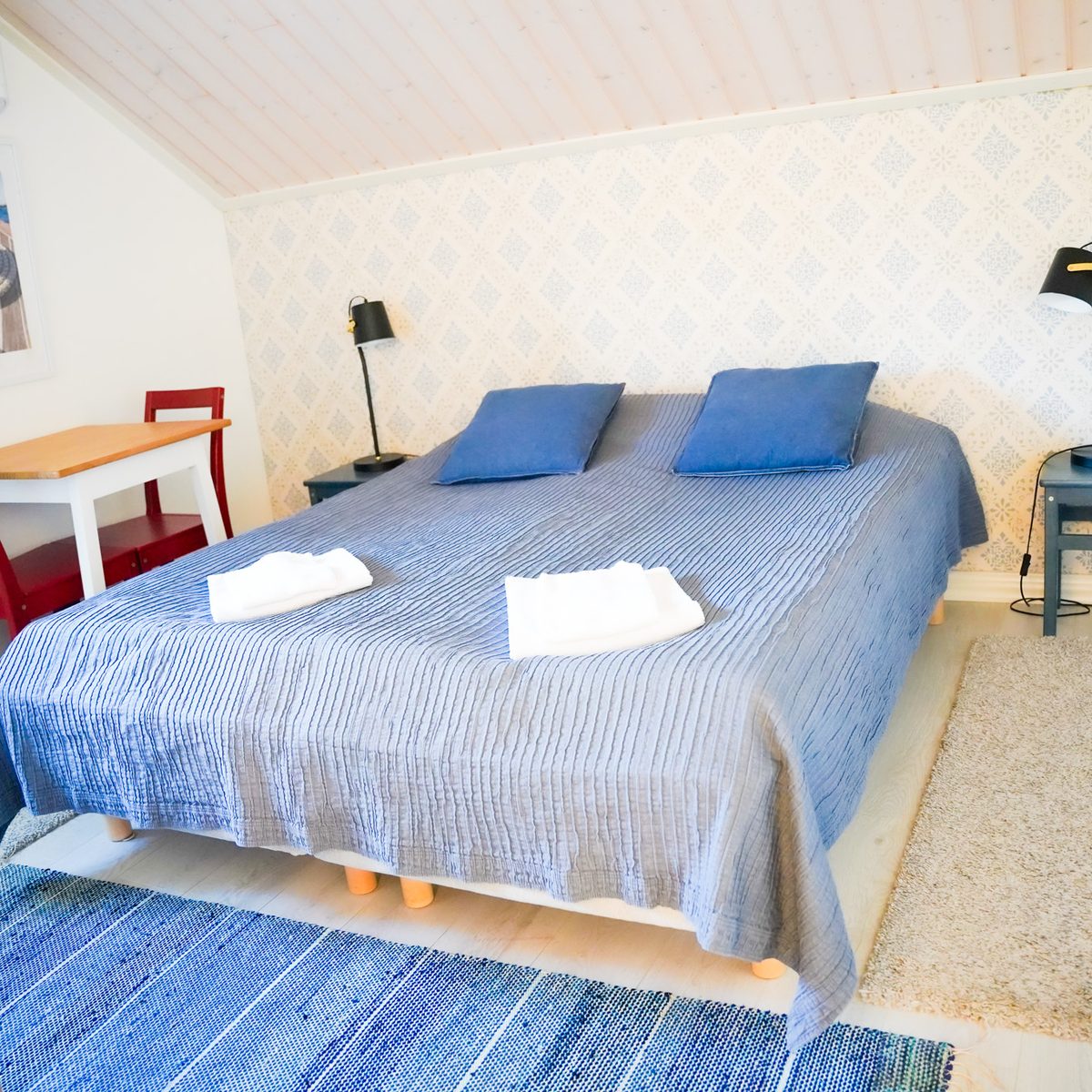 Köpmans Bed & Breakfast — atmospheric attic room