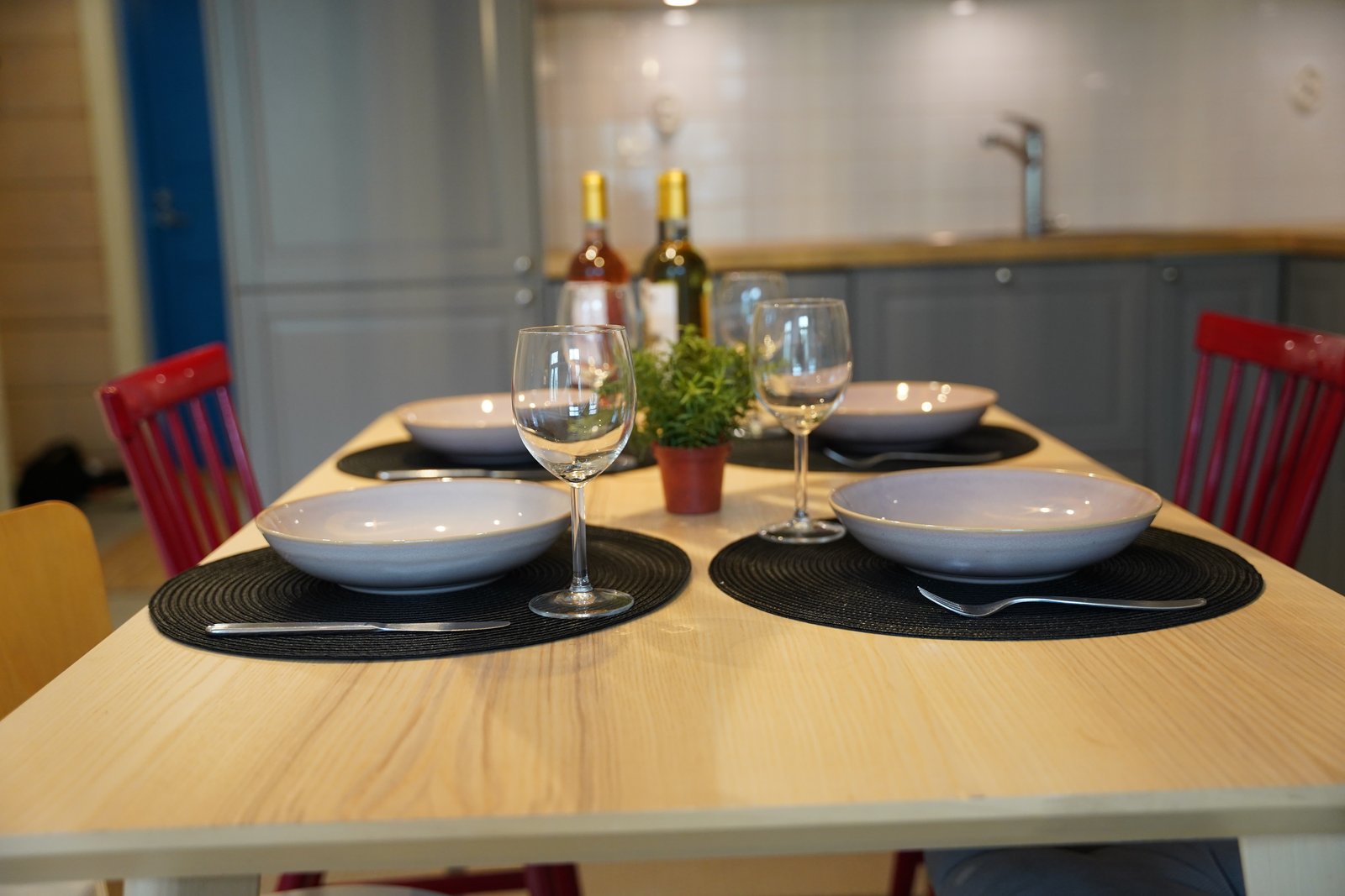 Köpmans Apartment katettu ruokapöytä lähikuvassa